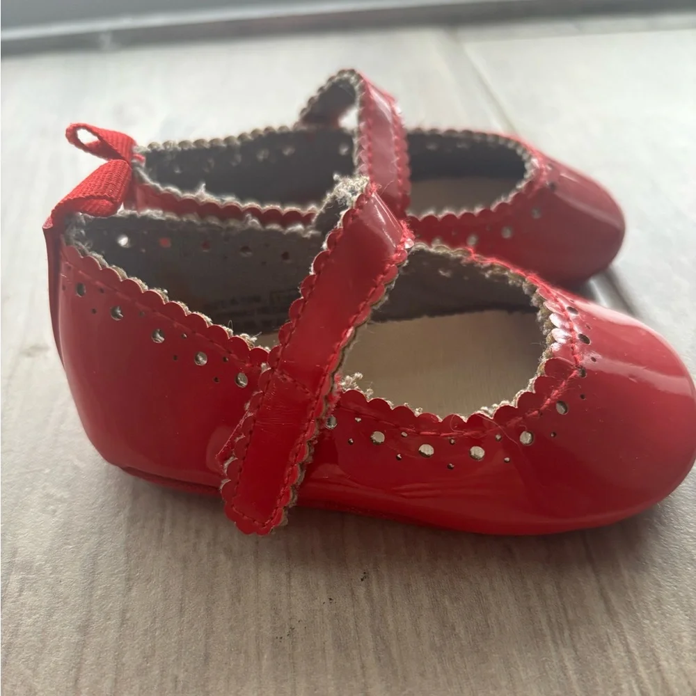 Red Kids Mary Jane Shoes 6-12 months in great condition